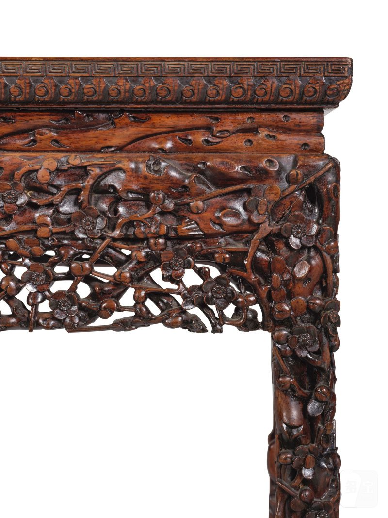 清 十九世紀 紅木雕梅紋長方桌 | GRANDE TABLE EN HONGMU SCULPTÉ À DÉCOR DE FLEURS DE PRUNIERS - 图7